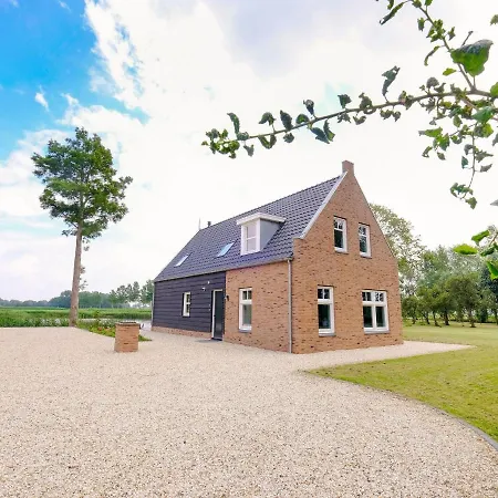 Luxurious In With Private Garden Holiday home *
